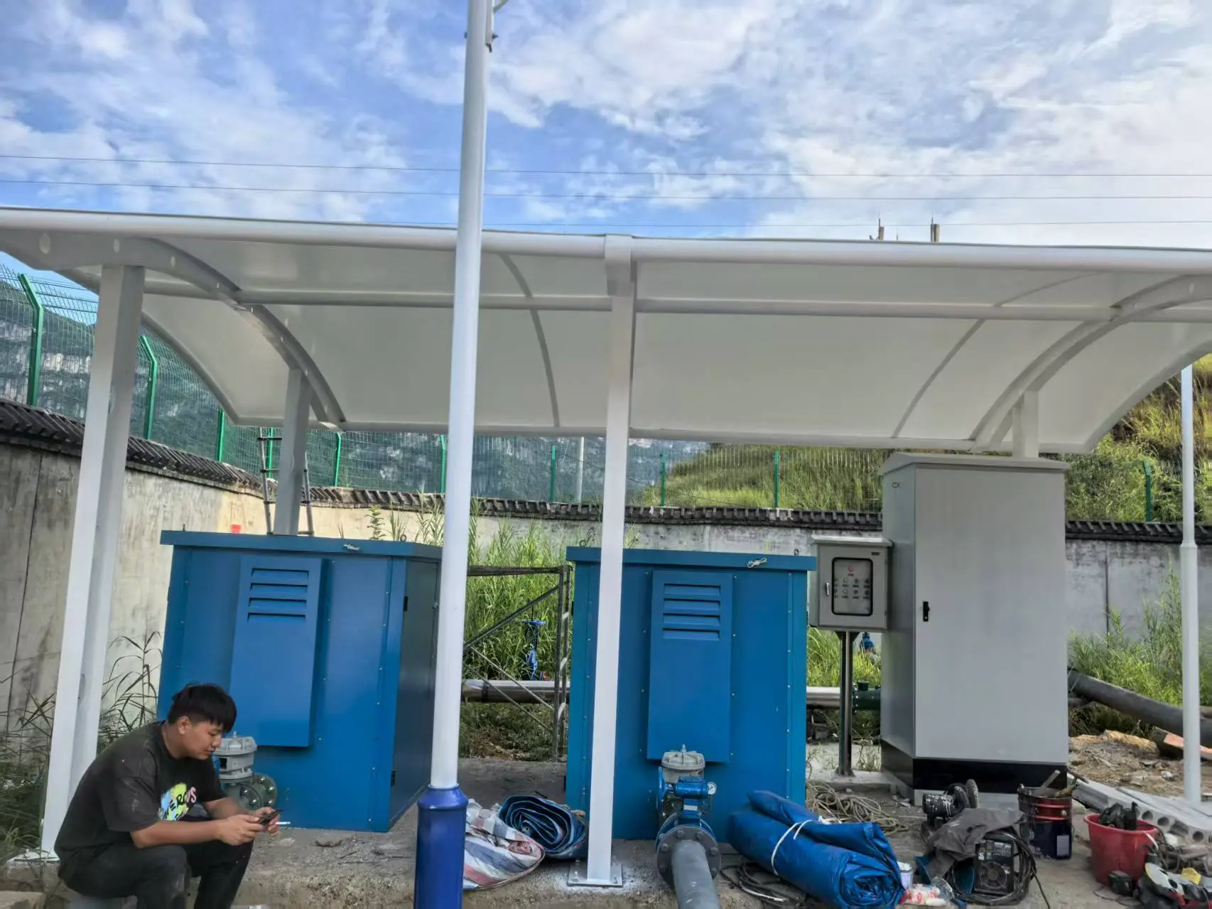 贵州锦屏膜结构棚怎么选？多雨高湿山区，避开低价铁皮棚与劣质膜材坑